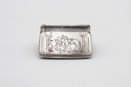 Caixa de rapé em prata nielada com cena bucólica gravada na tampa